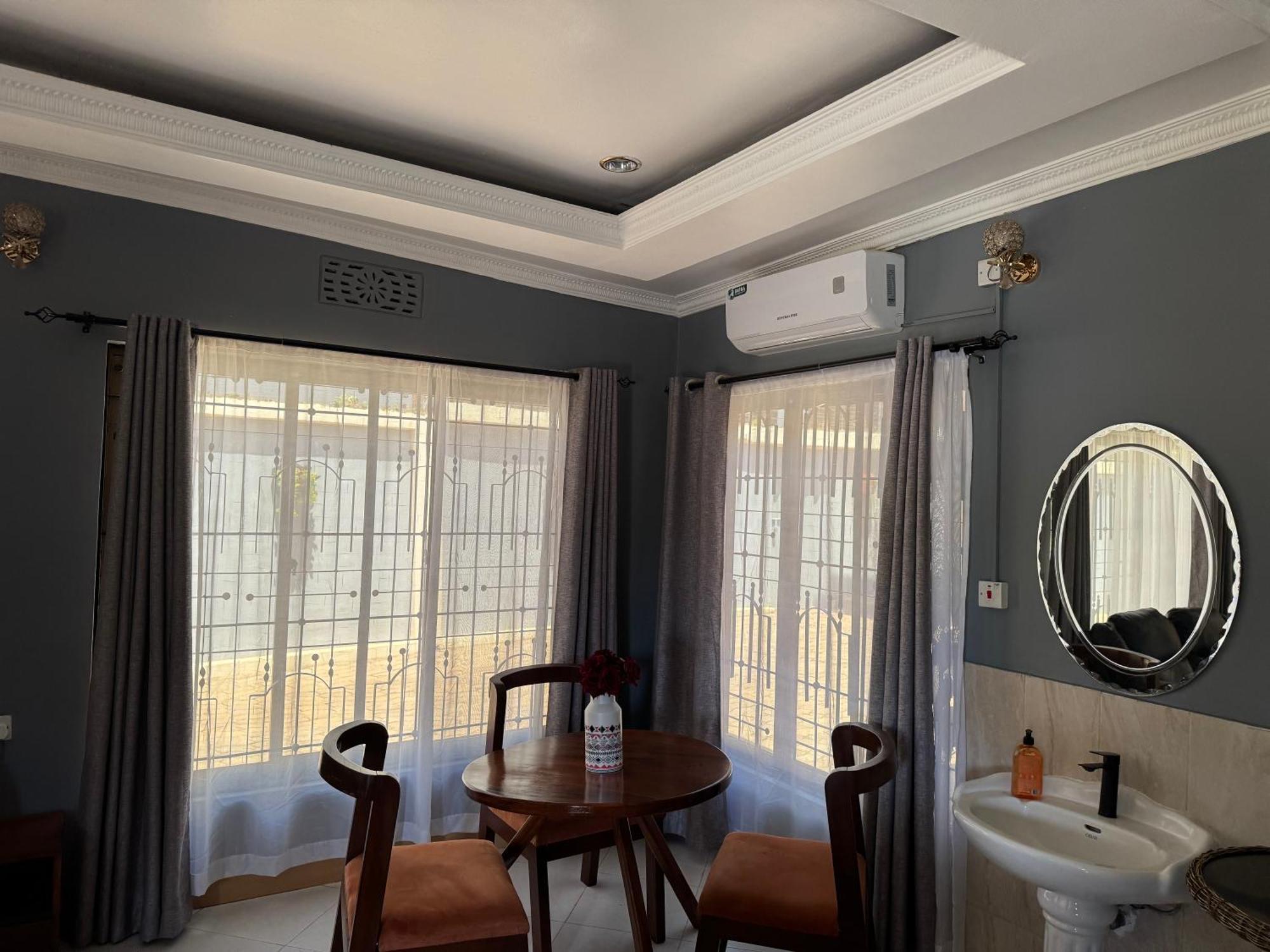 Town Retreat Moshi Apartment Exterior photo