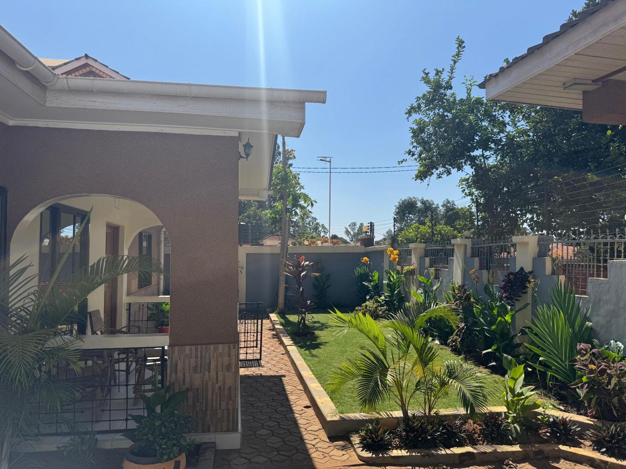 Town Retreat Moshi Apartment Exterior photo